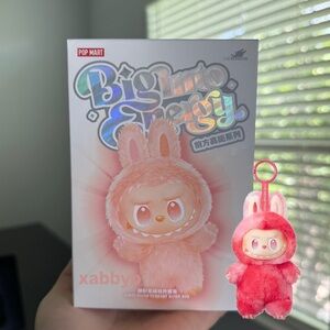 SEALED - Big Into Energy Love Pendant labubu